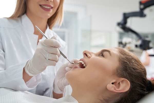 What A General Dentist Looks For When Examing Gums